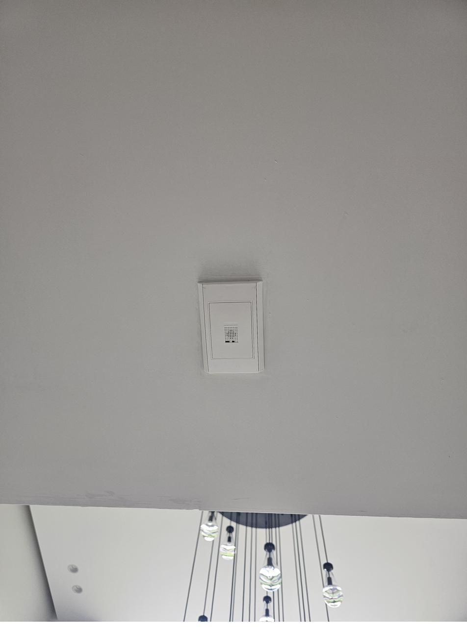 Flush ceiling-mounted internal sounder